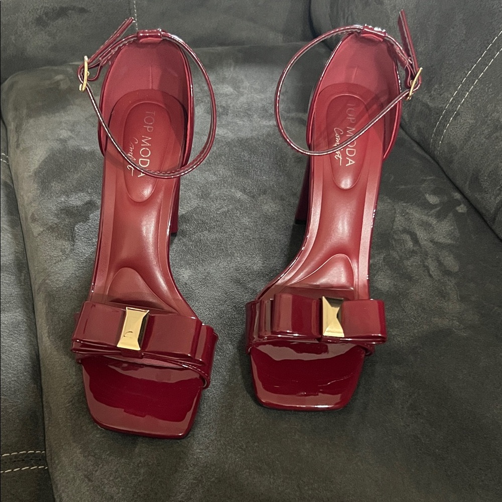 TOP Moda Glossy Burgundy Heels with Bow
